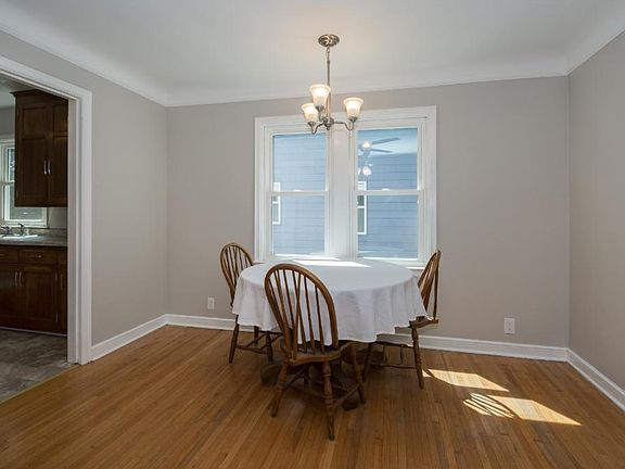 5th image of 3638 Queen Ave N