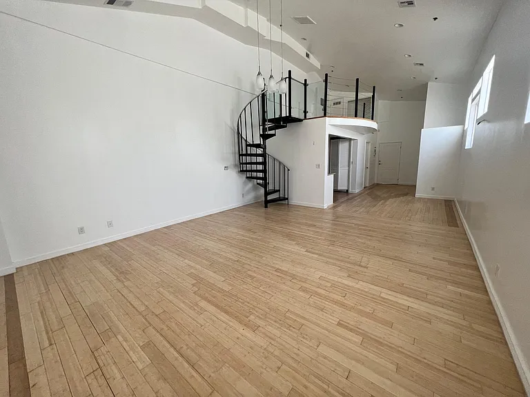 1043 S Grand Ave #8 — Photo 17