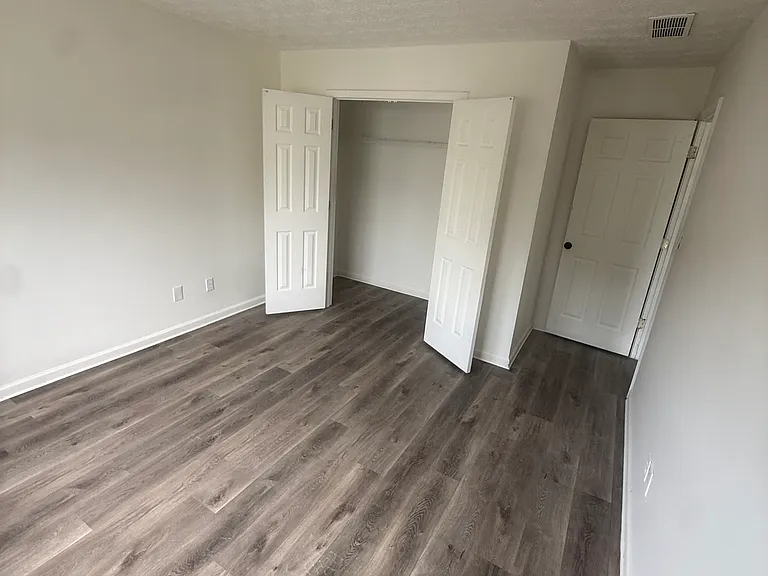 705 Waveland Ave — Photo 20