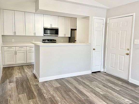 2nd image of 4225 Thornbriar Ln APT 305