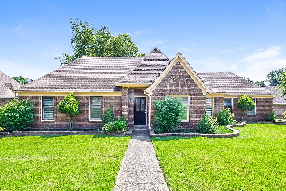 3 bed, 2.0 bath, 1870 sqft, $1,965 — Photo 1