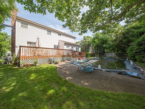 3rd image of 26 N Pine Dr