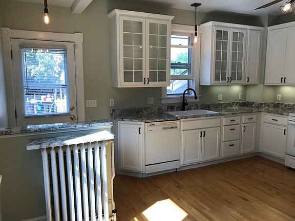 3rd image of 1045 Hague Ave