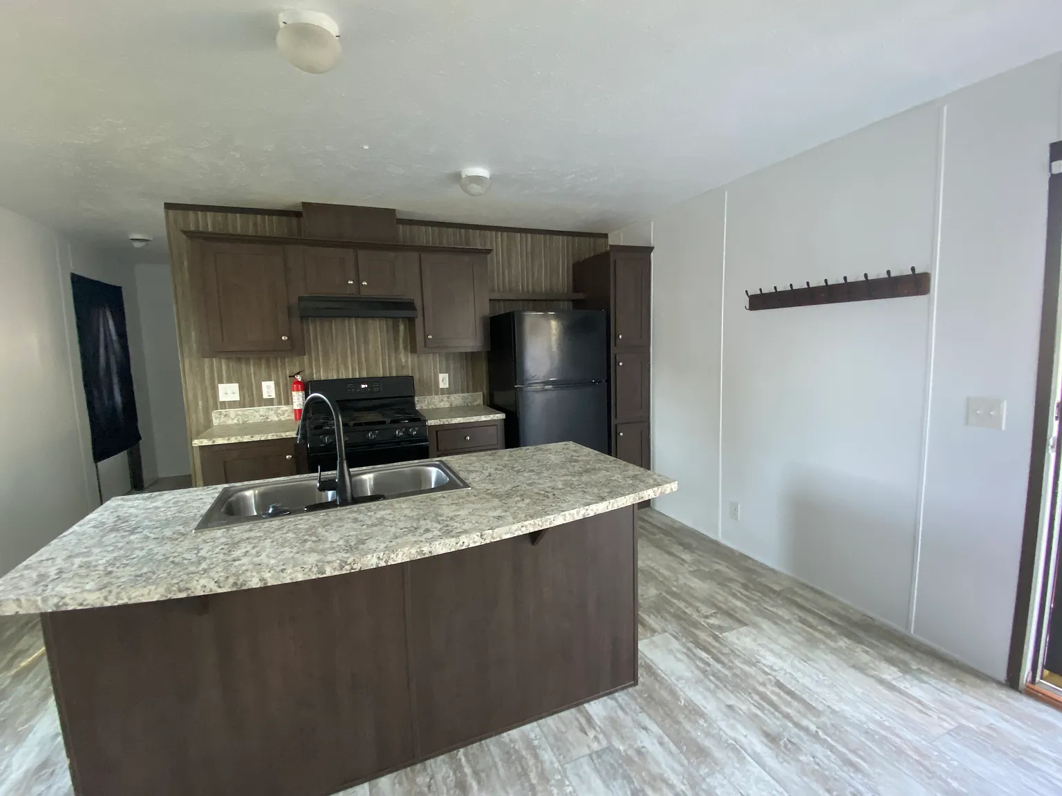 3 bed, 1056 sqft, $1,750 — Photo 4