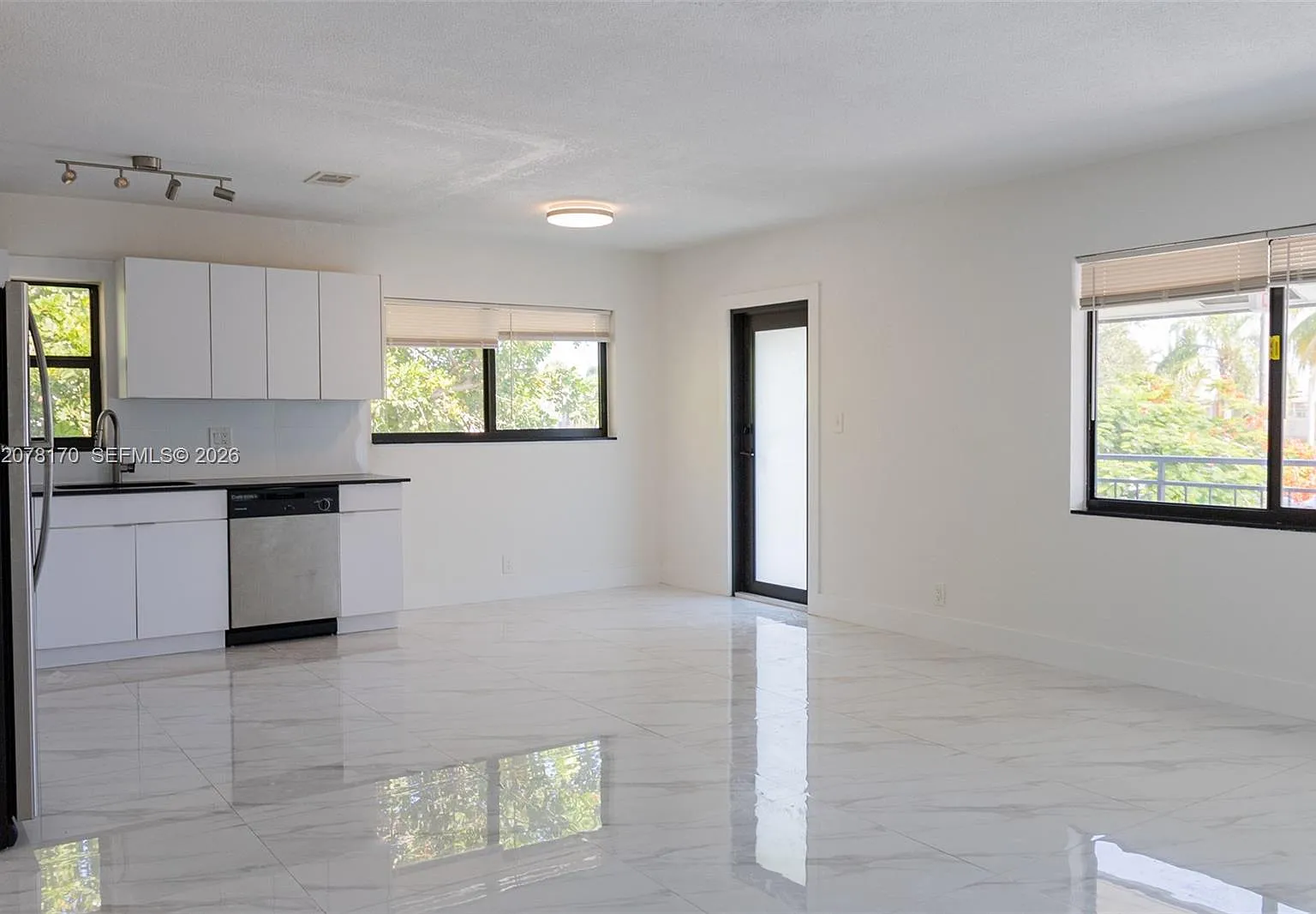 2 bed, 2.0 bath, 1000 sqft, $2,250 — Photo 3