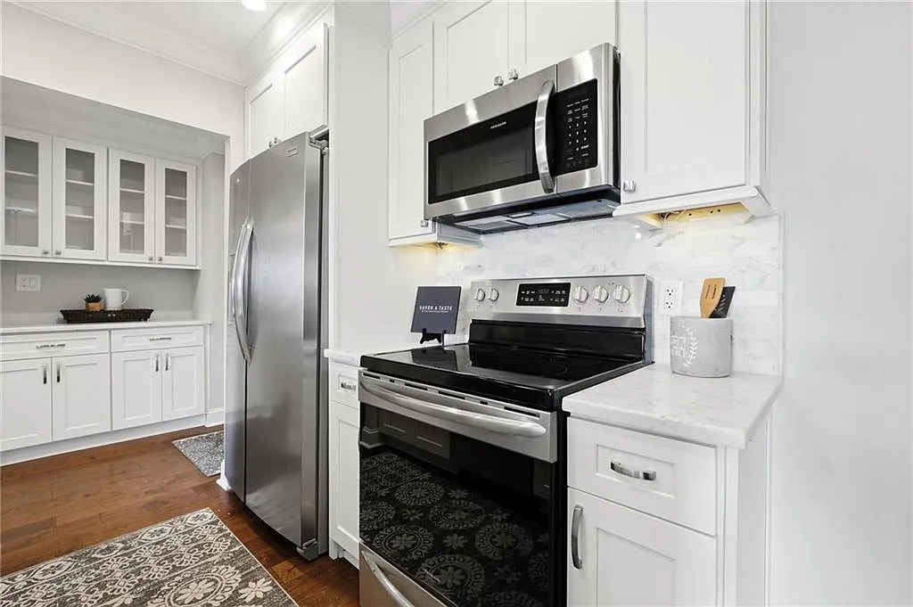 1 bed, 2.0 bath, 1070 sqft, $2,500 — Photo 2