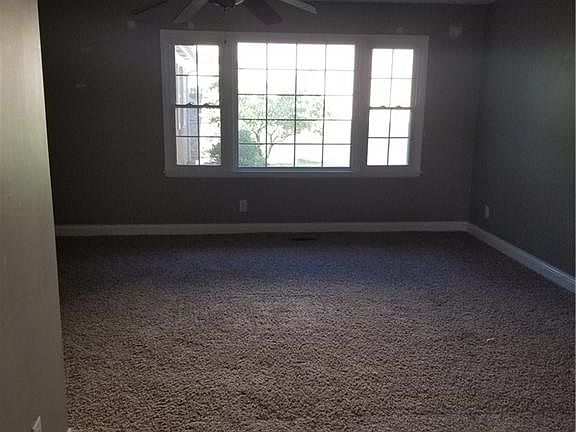 5th image of 402 Bowman Dr