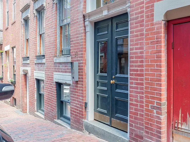 22 Irving St #2 — Photo 9