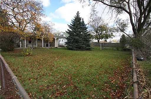3rd image of 604 Linwood Dr