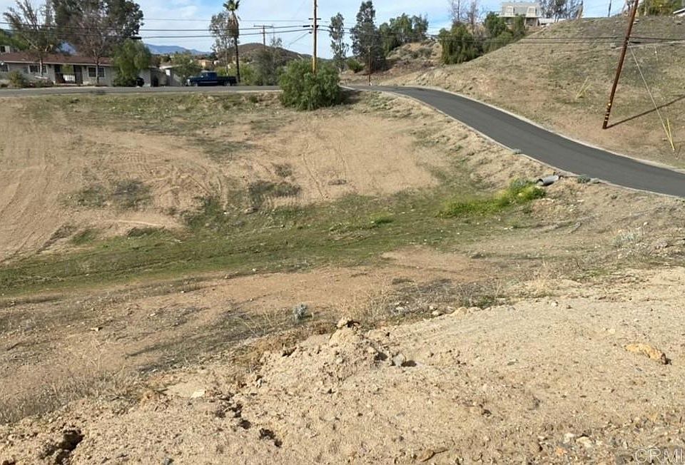 1st image of 24181 Beverly Dr