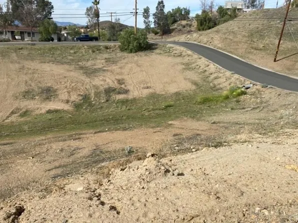 24181 Beverly Dr, Canyon Lake, CA 92587