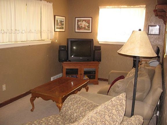 4th image of 822 West Dr