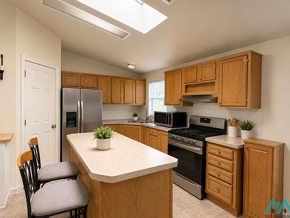 2nd image of 46 Horseshoe Cir