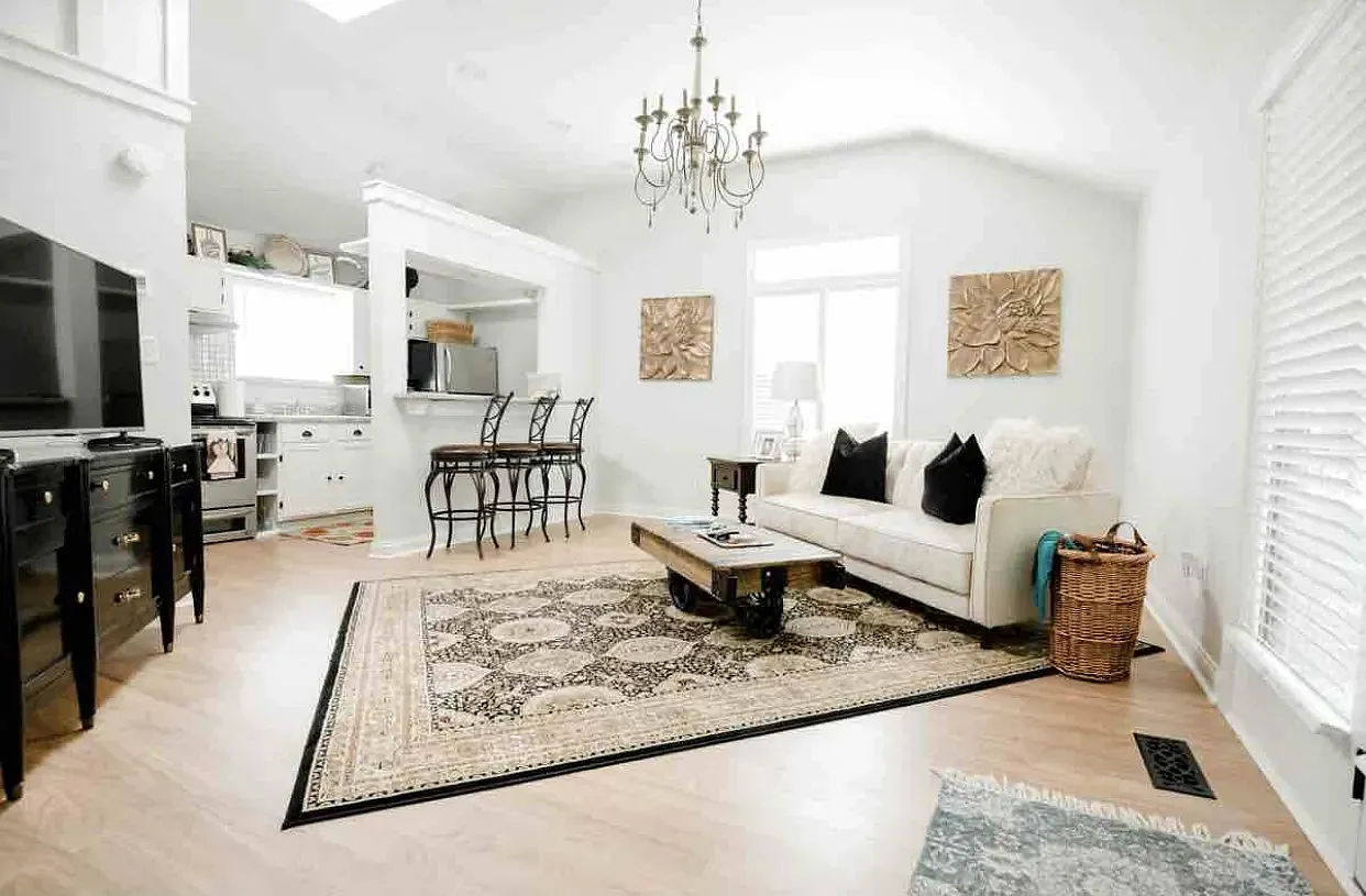 Studio, 700 sqft, $1,825 — Photo 2