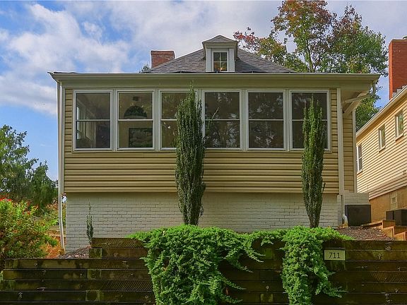 3rd image of 711 Virginia Avenue Ext