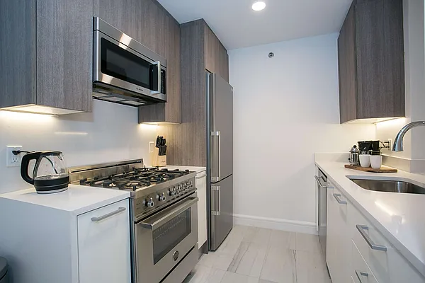 Rented by Bedrose | media 50