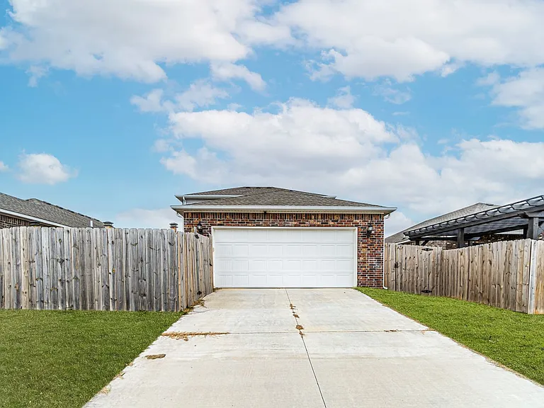 6609 Warrington Rd — Photo 2