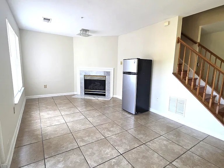 940 Newington Ct — Photo 13