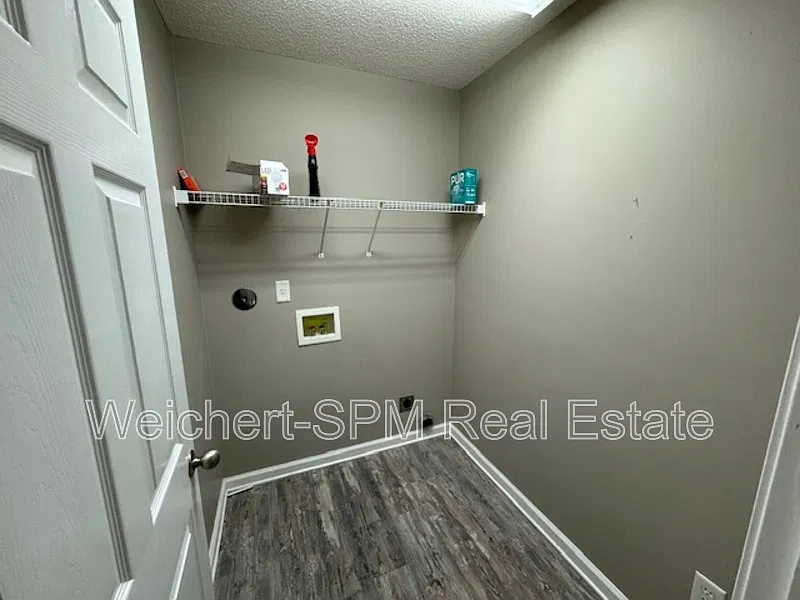 3 bed, 2.0 bath, 1371 sqft, $1,750 — Photo 2