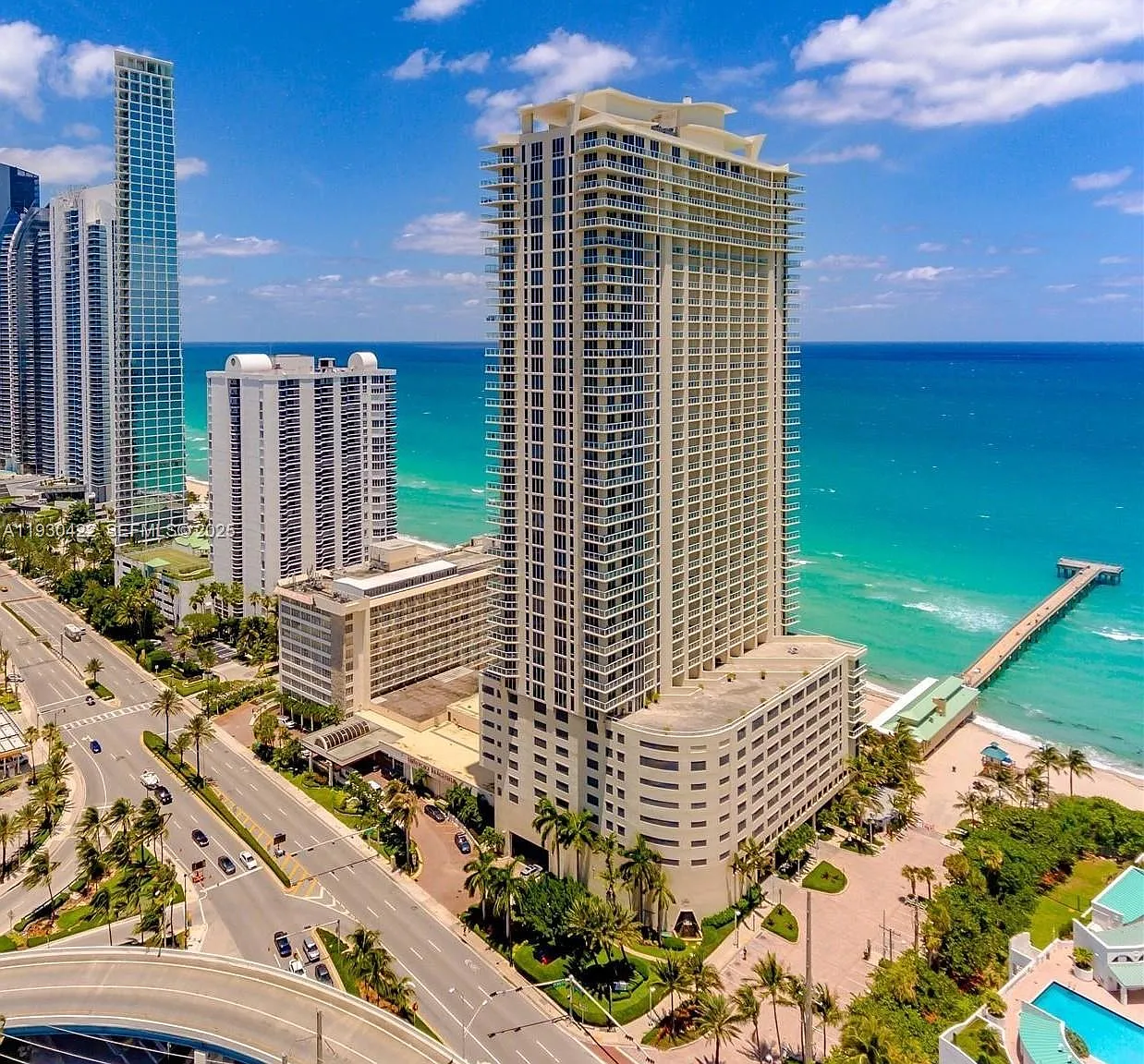 La Perla Condo — Photo 1
