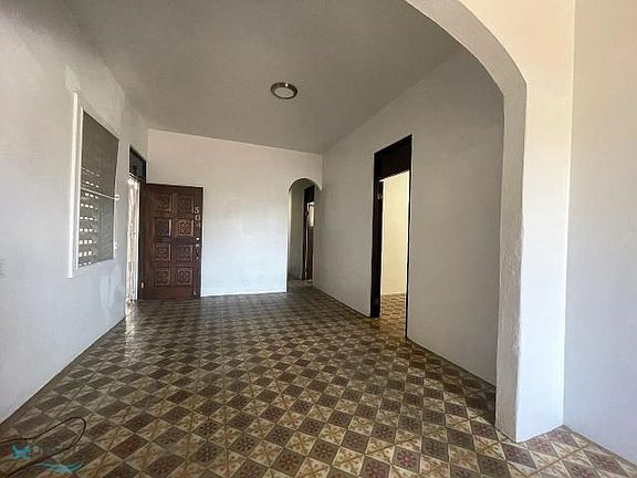 3rd image of 1060 Calle Gonzalez Numero Esquina Br #304