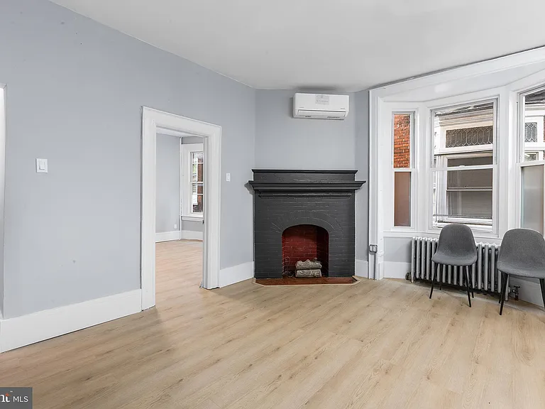 4947 Catharine St — Photo 9