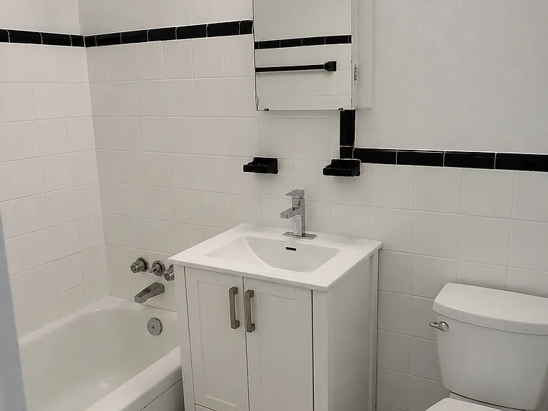 2412 Queen St E — Photo 7