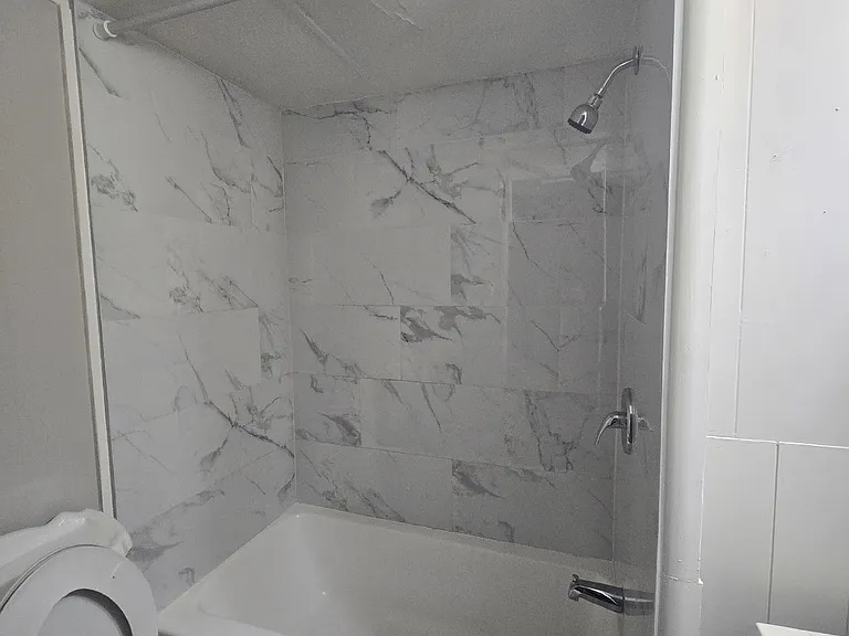 997 W Elmwood Dr #B — Photo 8