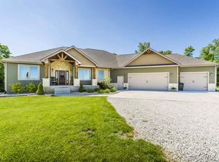 4032 Grassy Knoll Dr, Wamego, KS 66547