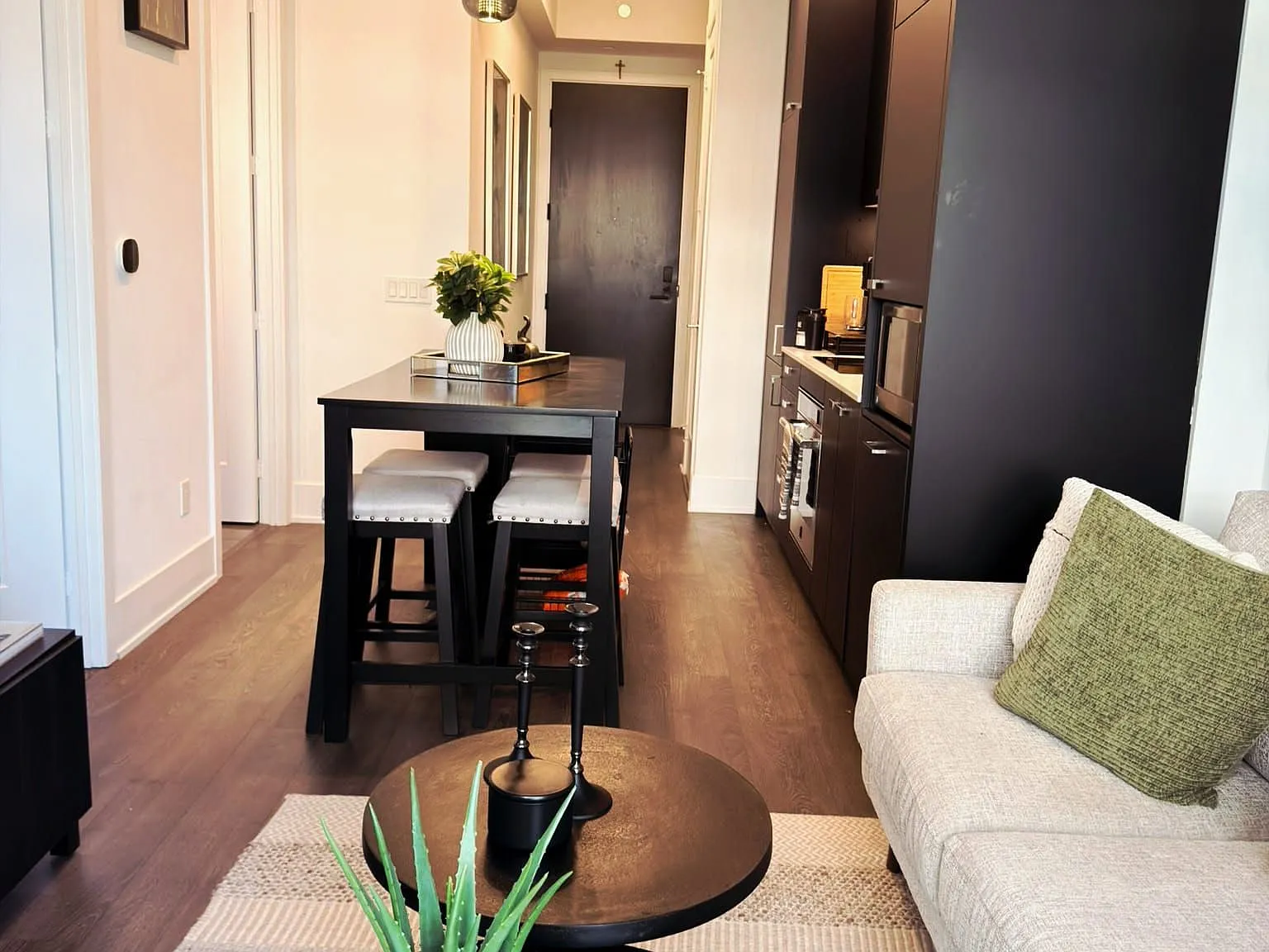 1 bed, $3,000 — Photo 2