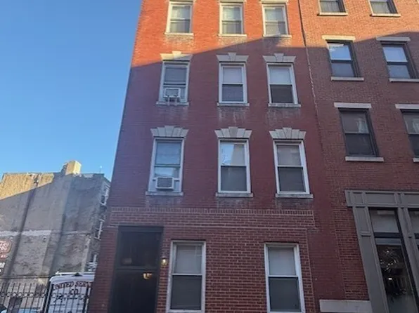 10 Garden Court St, Boston, MA 02113