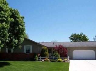 7136 Chapel View Dr, Clarkston, MI 48346