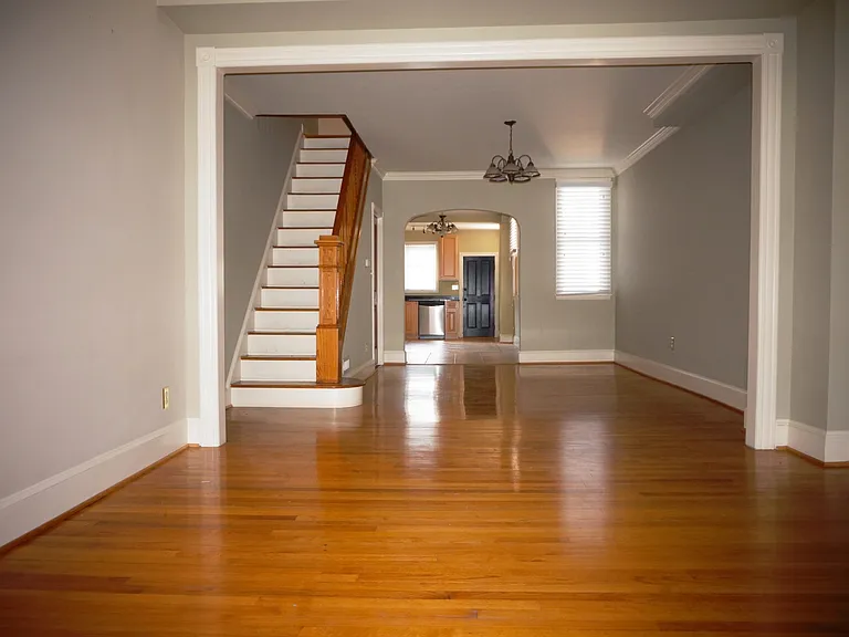 1110 S Bouldin St — Photo 3