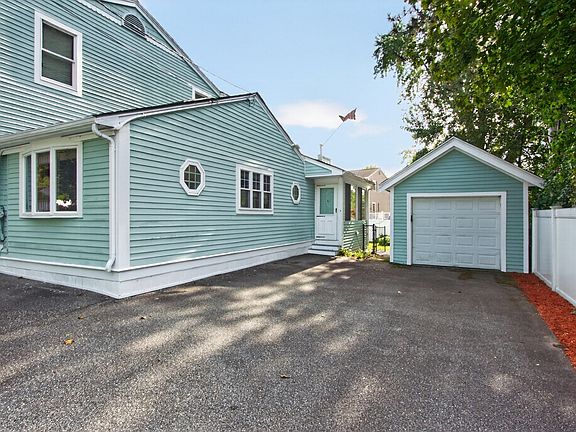 3rd image of 15 Ellington Rd