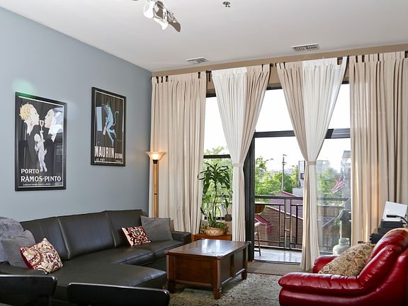 4th image of 1 S Leavitt St Unit 203