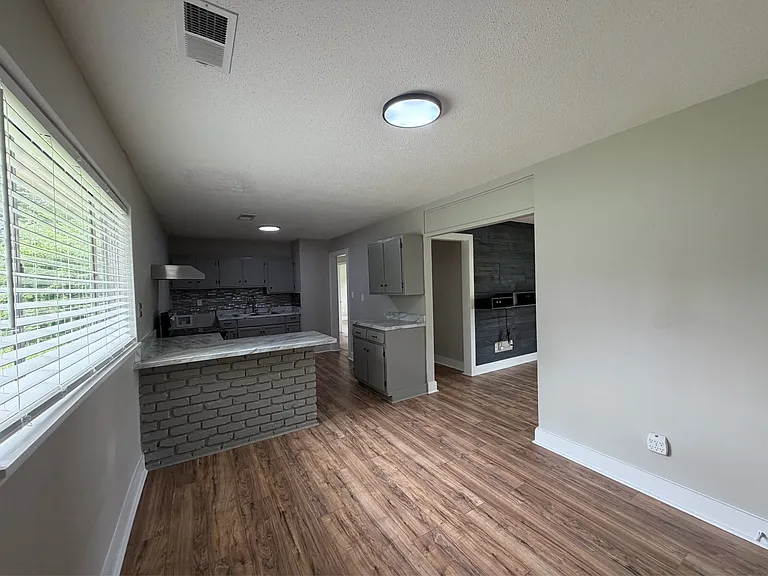 106 Whitney Ave NE — Photo 5