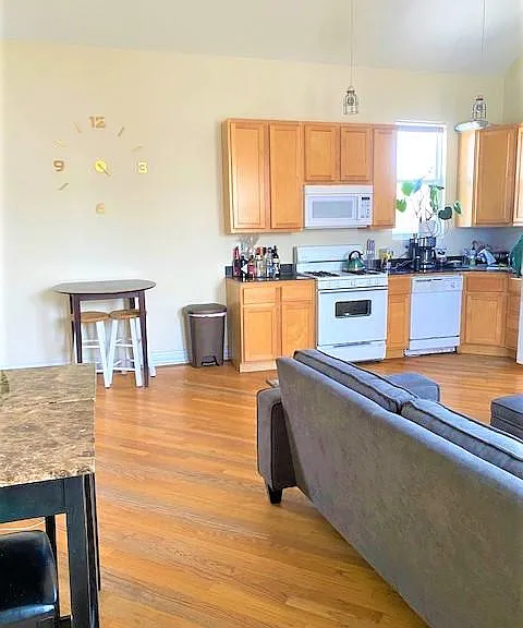 2305 W Grand Ave — Photo 6
