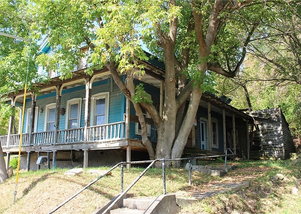2nd image of 23 Main St