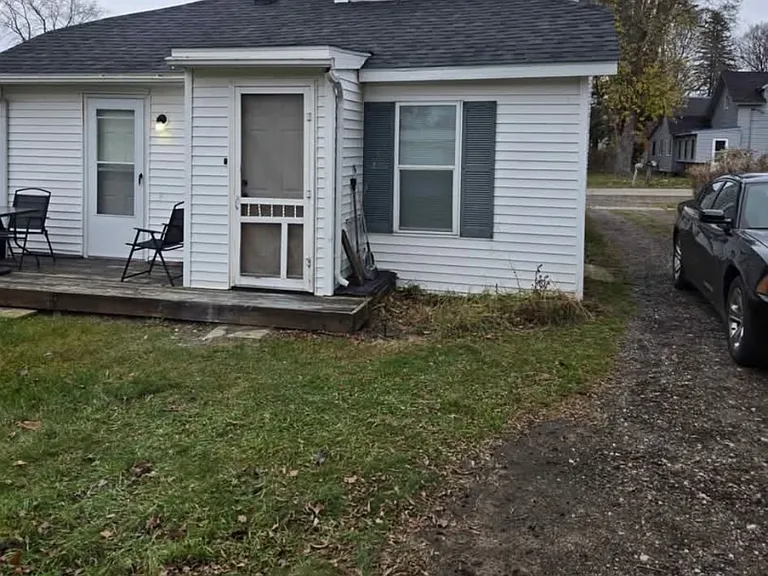 4425 Central St — Photo 3