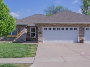 1043 E Caravan St, Springfield, MO 65803