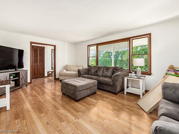 5th image of 1290 Carrie Cir