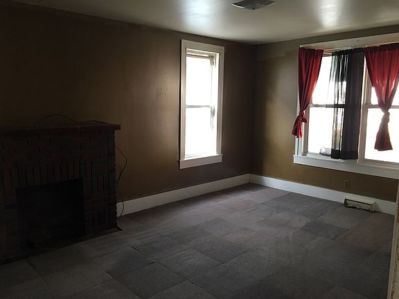 4th image of 119 W Mary St