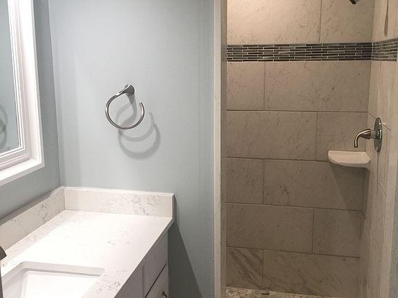 5th image of 205 Paradise Dr