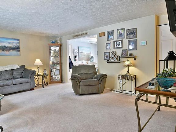 4th image of 7794 Castle Rock Dr NE