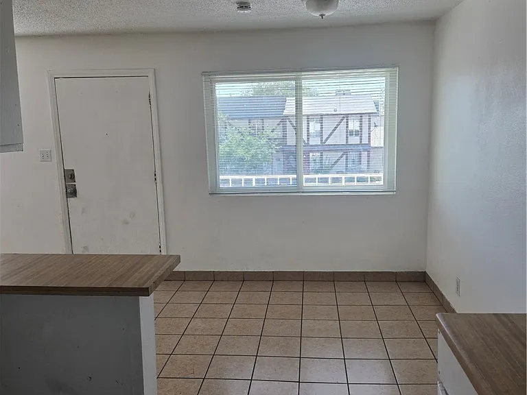 537 Calcaterra Cir #F — Photo 6