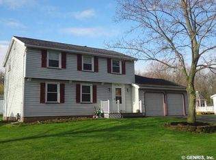 925 Copperkettle Rd, Webster, NY 14580