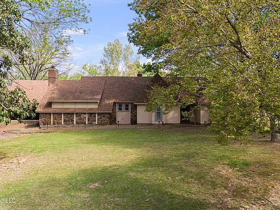 5th image of 661 Dogwood Dr