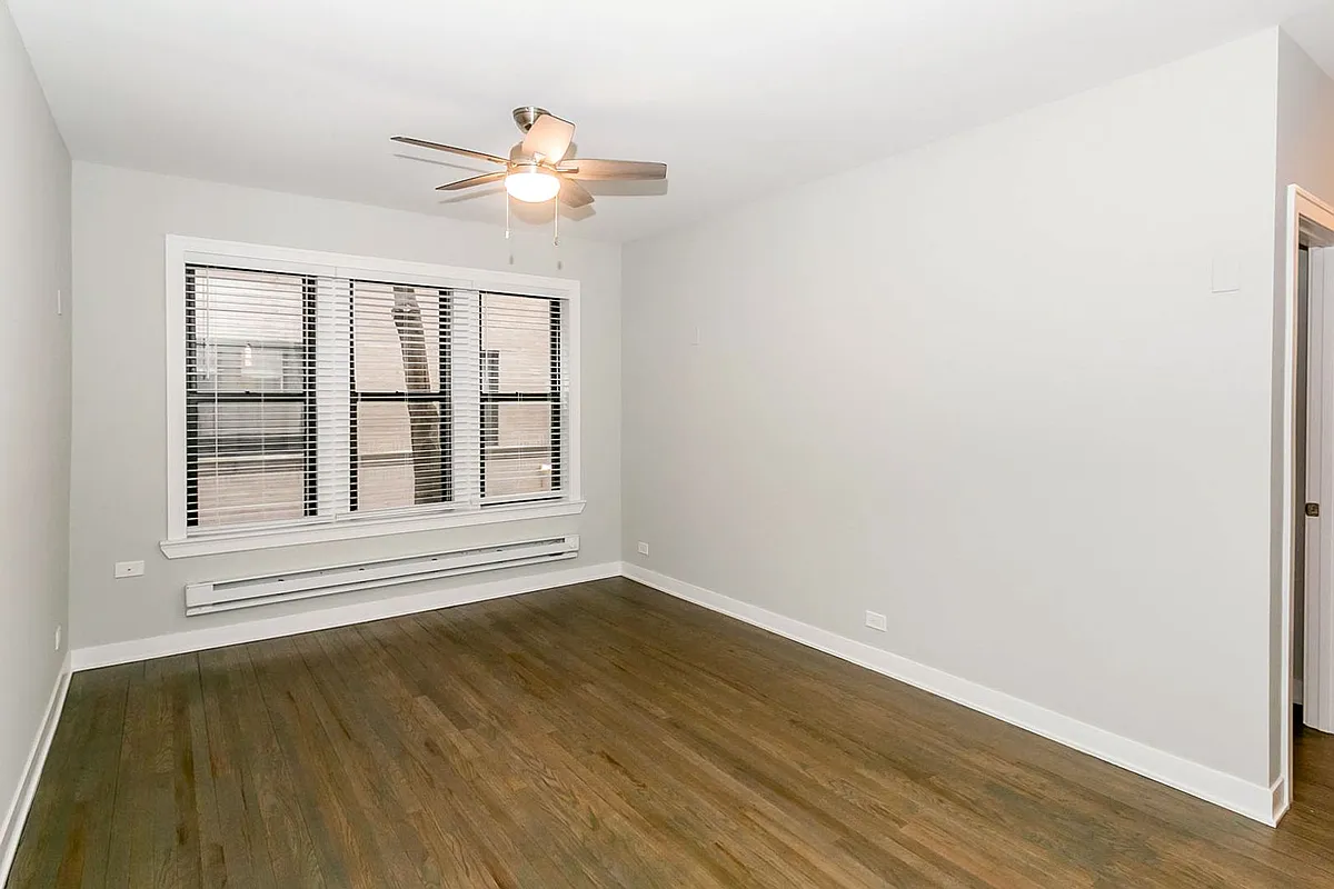 Building Photo - 627 W Melrose St #P2