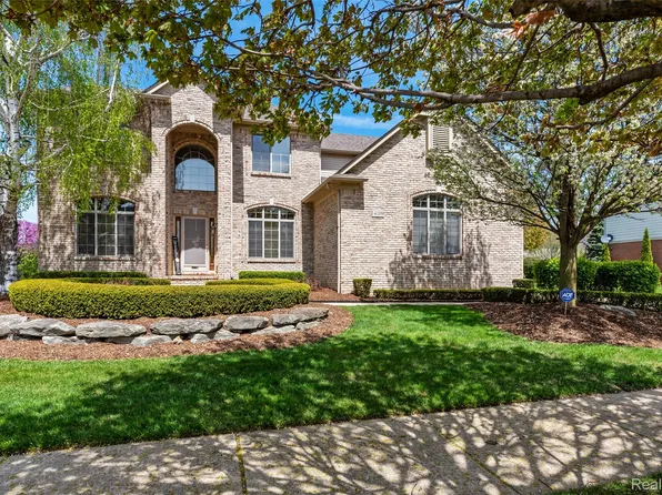 14109 Berryknoll Dr, Shelby Township, MI 48315