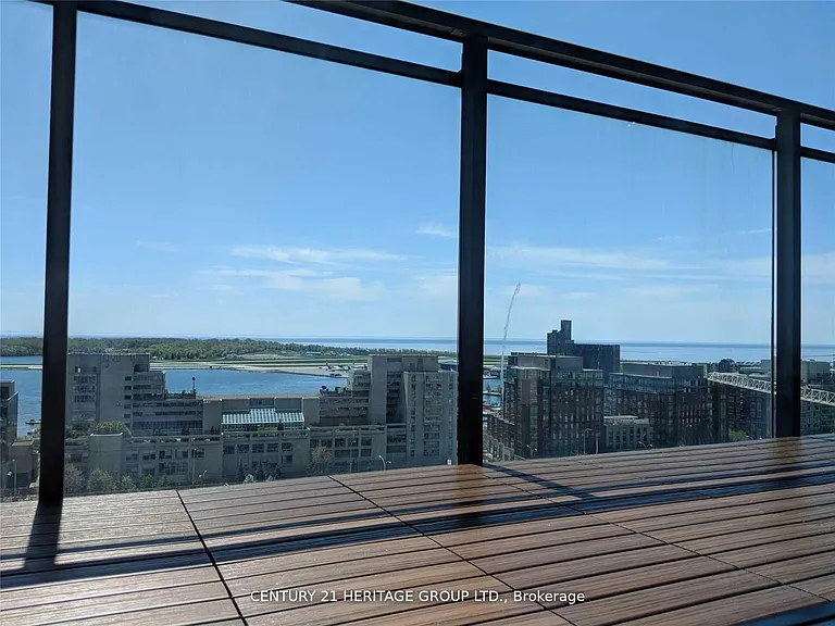 15 Fort York Blvd #1910 — Photo 12